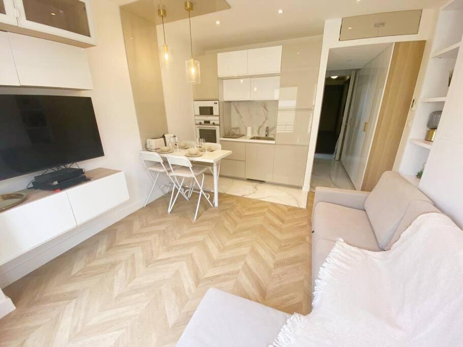 Appartement 2P Idealement Place Juan Les Pins Bagian luar foto