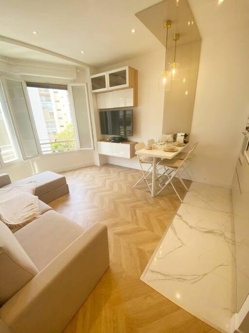 Appartement 2P Idealement Place Juan Les Pins Bagian luar foto